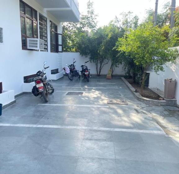 Отель Aadi S Residency