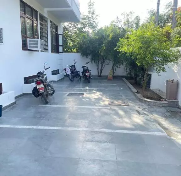 ホテル Aadi S Residency