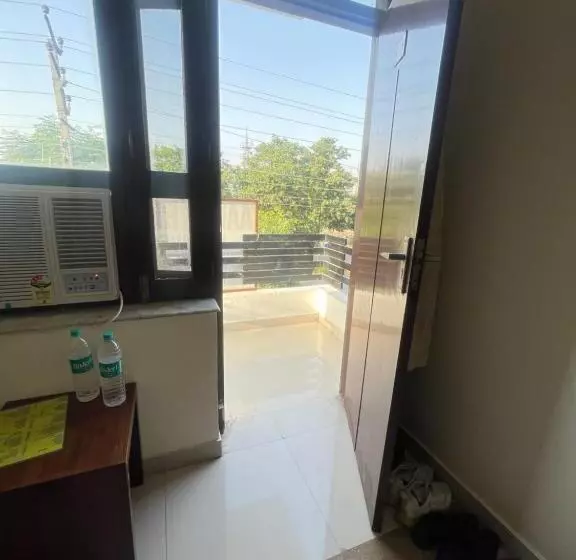 ホテル Aadi S Residency