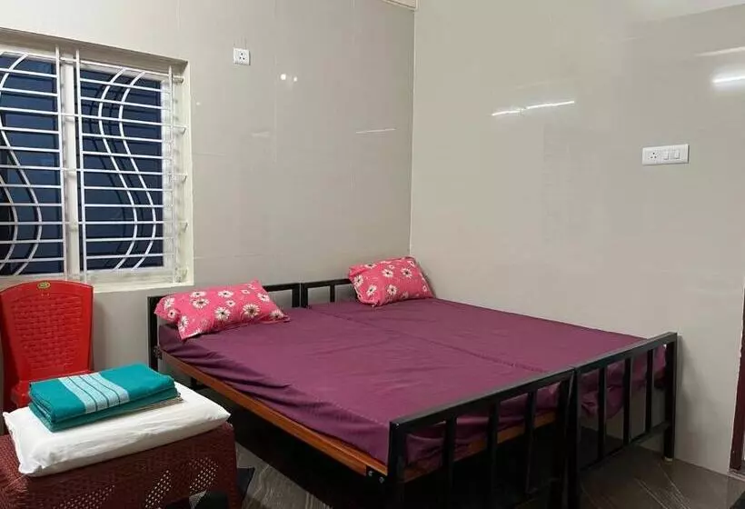 ホテル Shri Sai Residency
