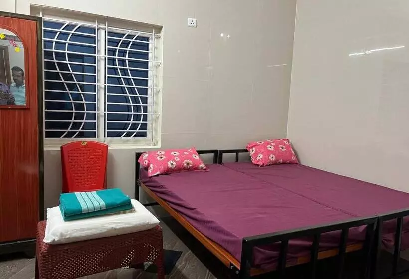 ホテル Shri Sai Residency