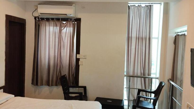 Hotel The Royal Comforts