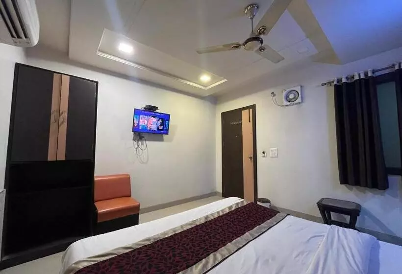 Hotelli Tushar Residency