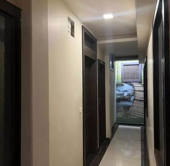Hotelli Tushar Residency