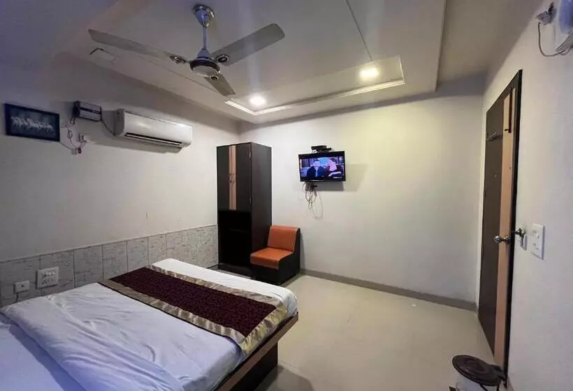 Hotelli Tushar Residency