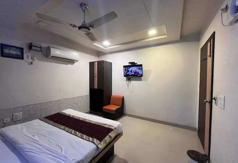 Hotelli Tushar Residency
