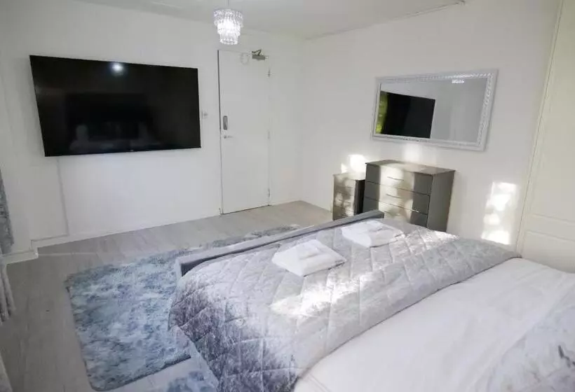 پانسیون Giomakay Luxury Rooms Milton Keynes