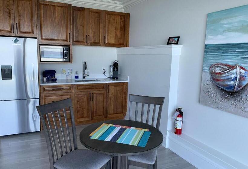 Пансион Ocean Front Private Suite