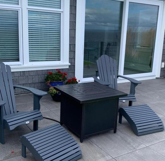 Пансион Ocean Front Private Suite