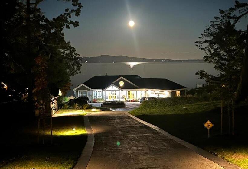 Пансион Ocean Front Private Suite