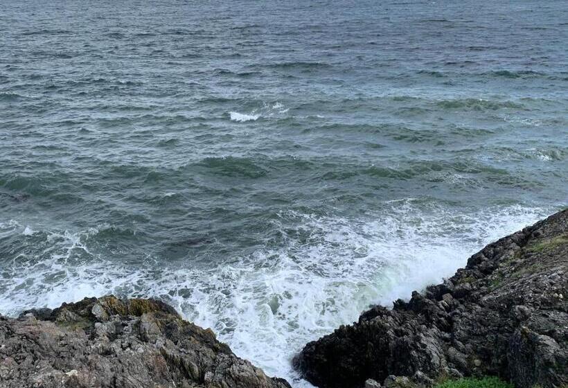 Пансион Ocean Front Private Suite