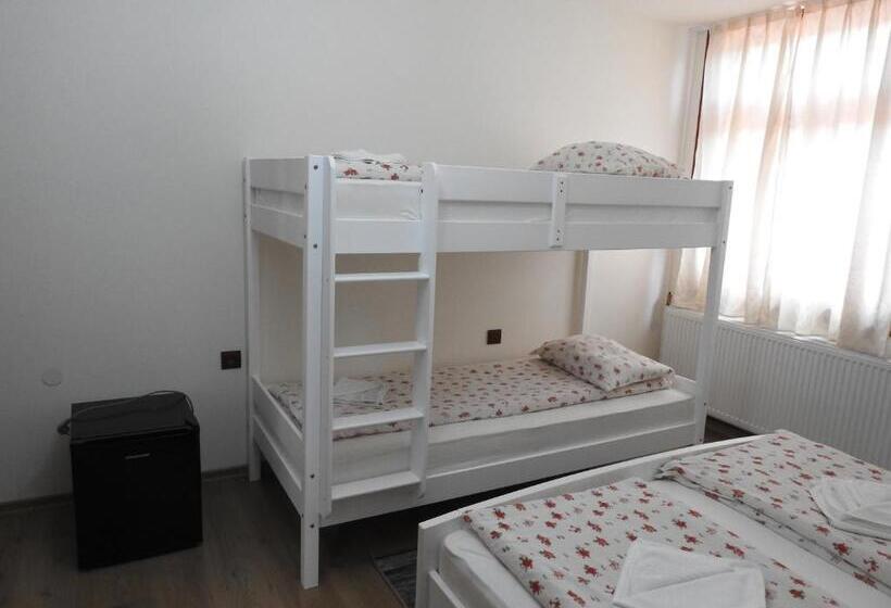 Пансион Skigyimes Guesthouse