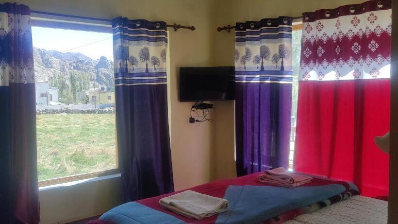 پانسیون Thupwang Villa