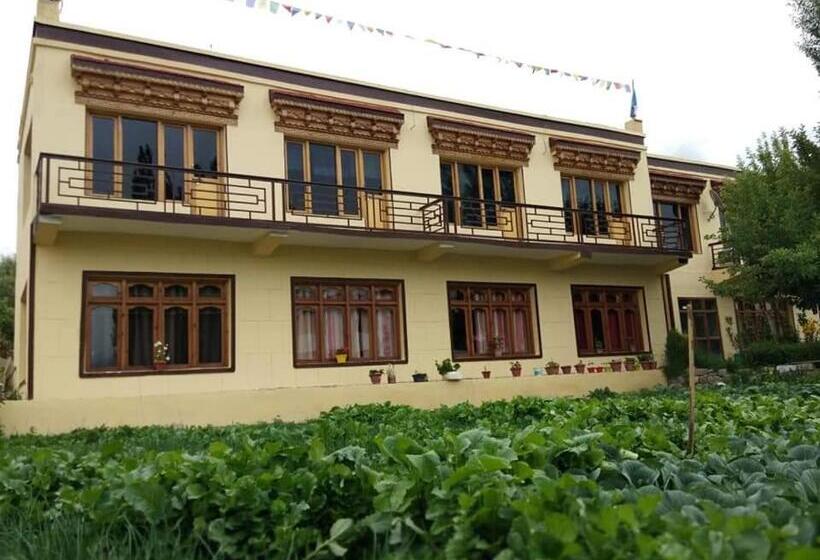 پانسیون Thupwang Villa