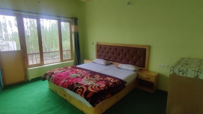 پانسیون Thupwang Villa