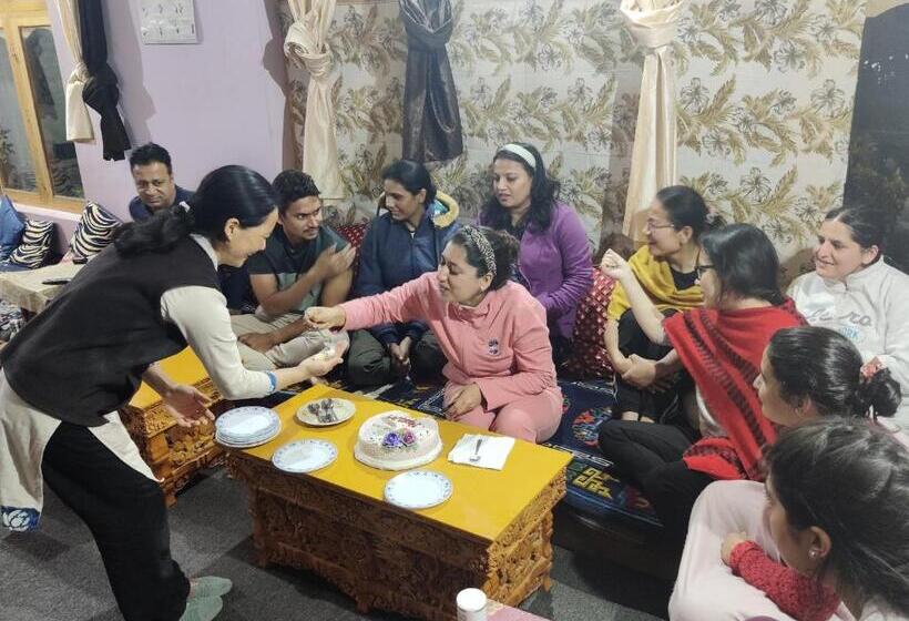 پانسیون Thupwang Villa