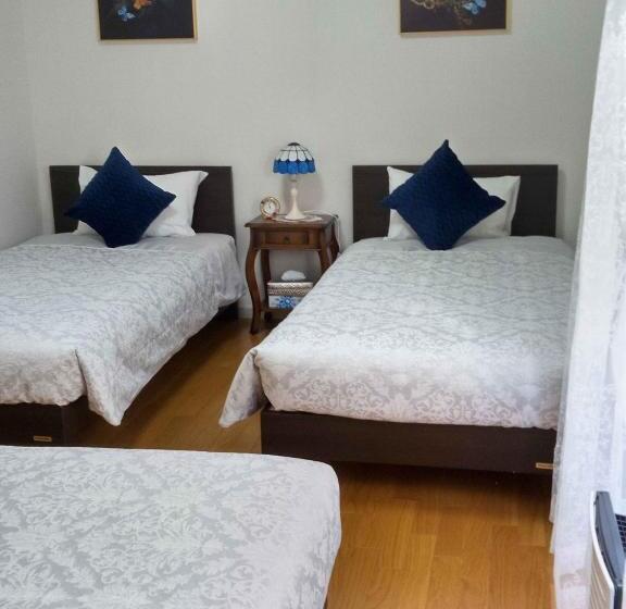 Pensão Yellow House