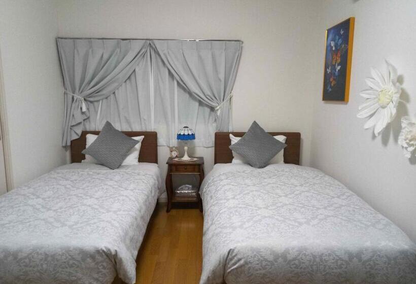 Pensão Yellow House