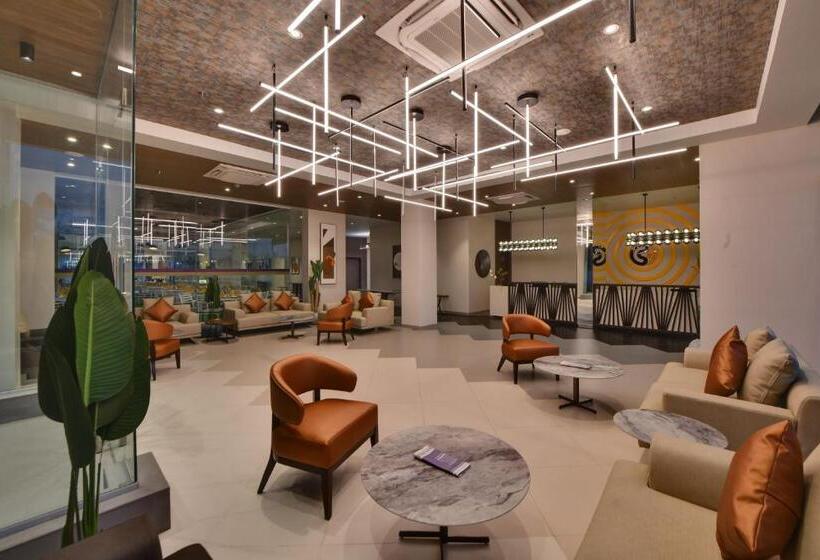 Click Hotel Pithampur