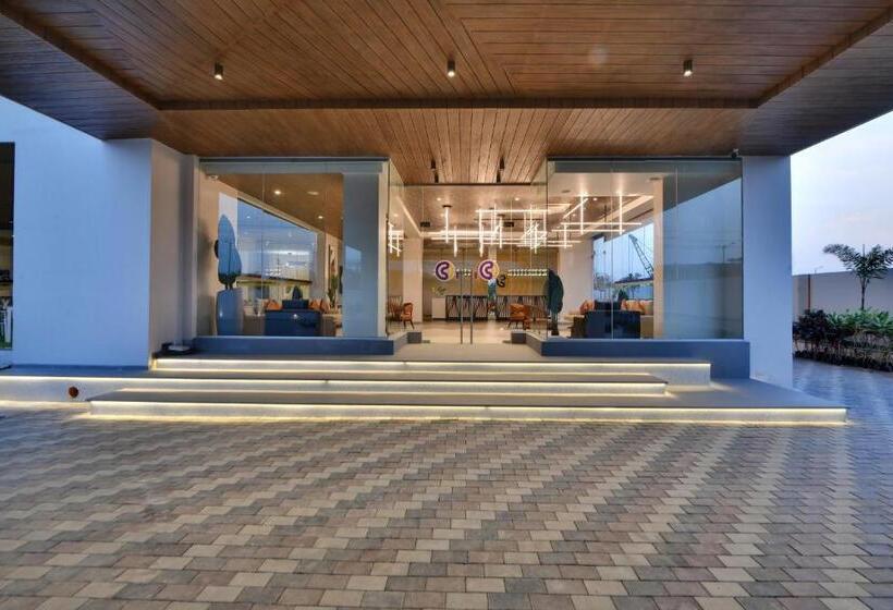 Click Hotel Pithampur