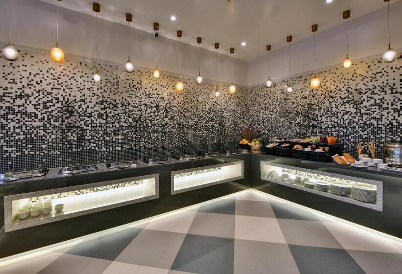 Click Hotel Pithampur