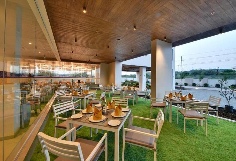 Click Hotel Pithampur