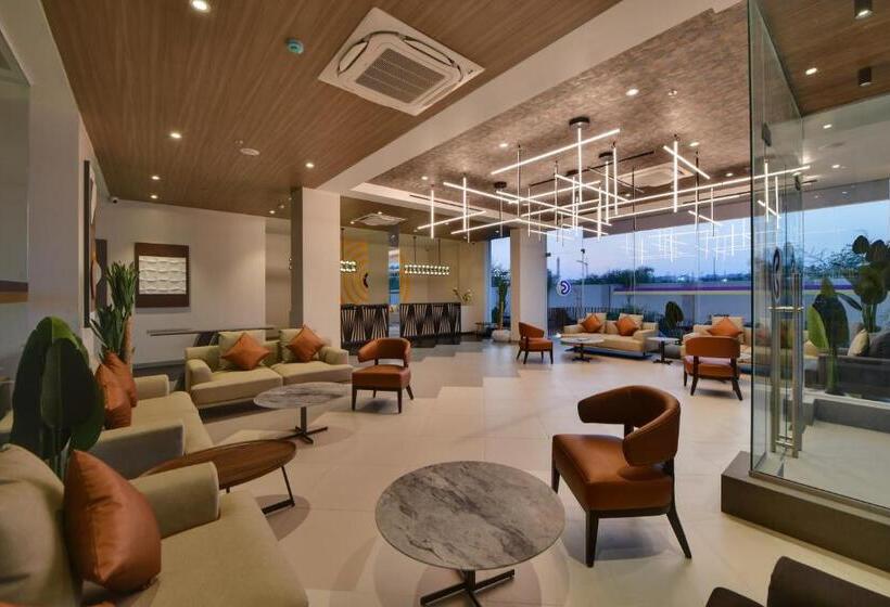 Click Hotel Pithampur