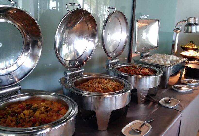 Отель Andaman Best Time Grand Pool Villa