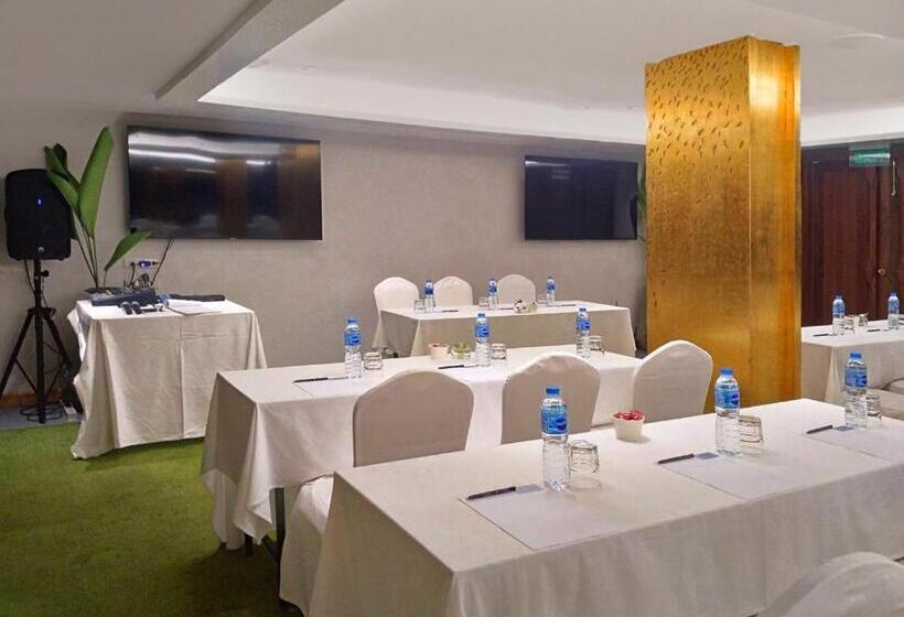 Отель Andaman Best Time Grand Pool Villa