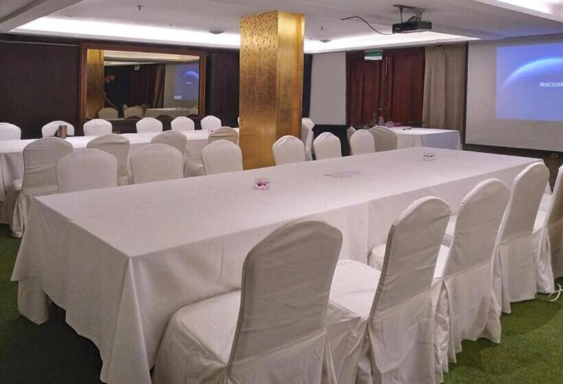 Отель Andaman Best Time Grand Pool Villa