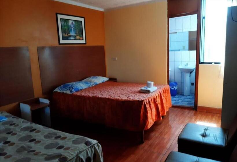 فندق Hostal Azul