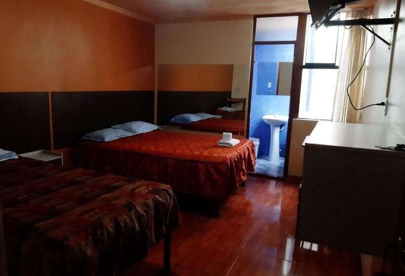 فندق Hostal Azul