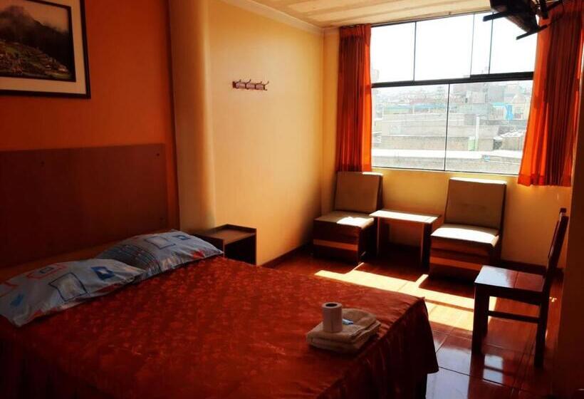 فندق Hostal Azul