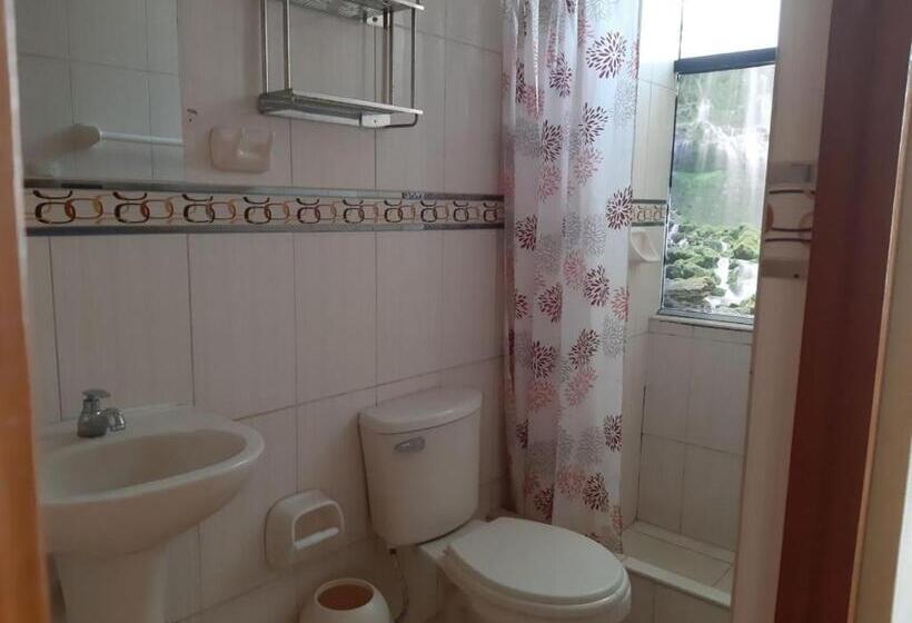 فندق Hostal Azul