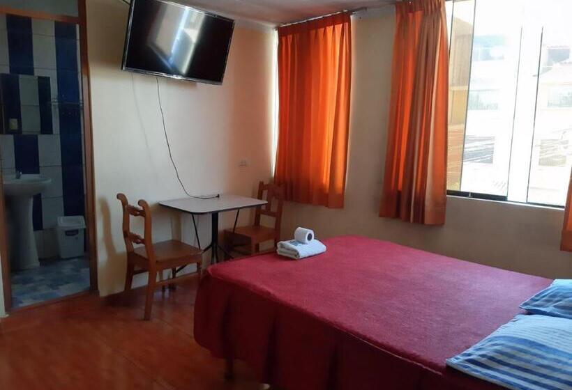 فندق Hostal Azul