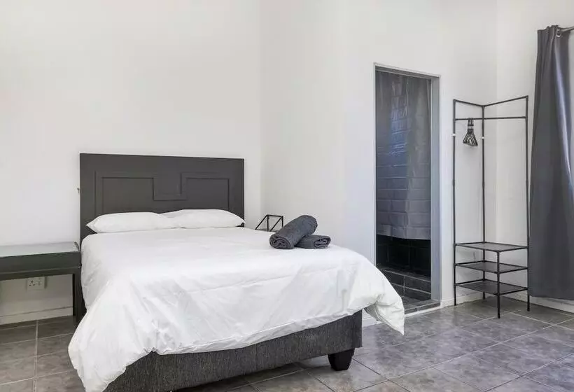 Hotelli Inn & Out Express Sea Point