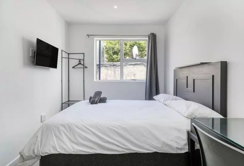 Hotelli Inn & Out Express Sea Point