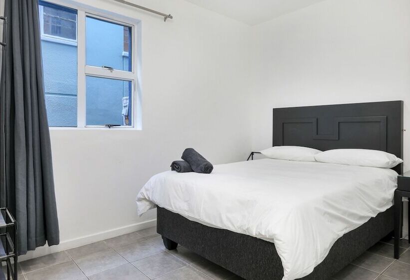 호텔 Inn & Out Express Sea Point