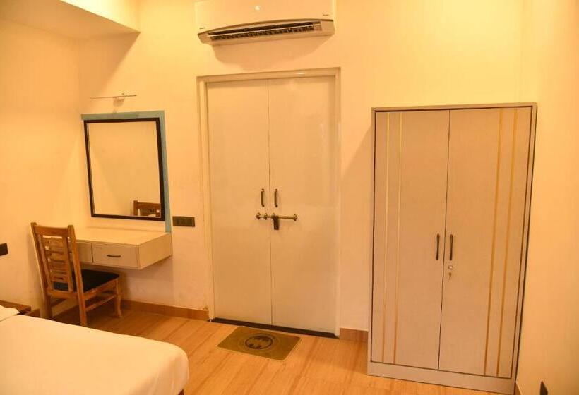 فندق Irish Courtyard Inn