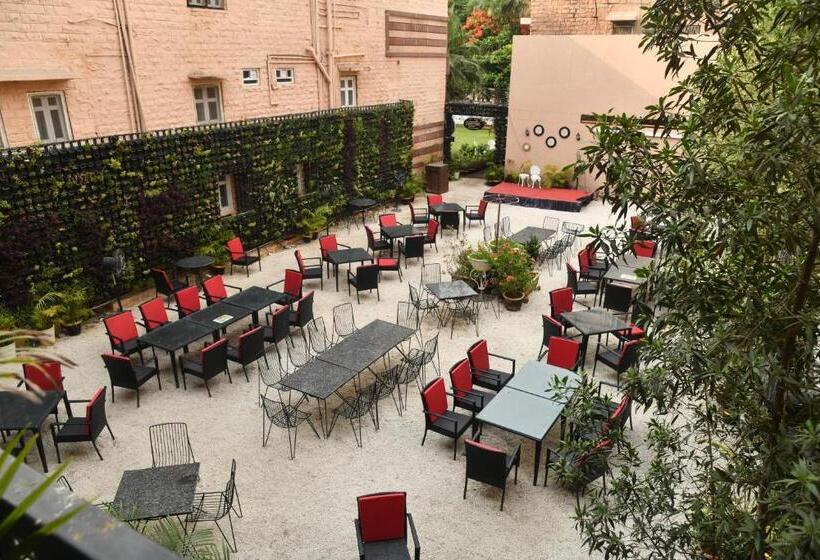 فندق Irish Courtyard Inn