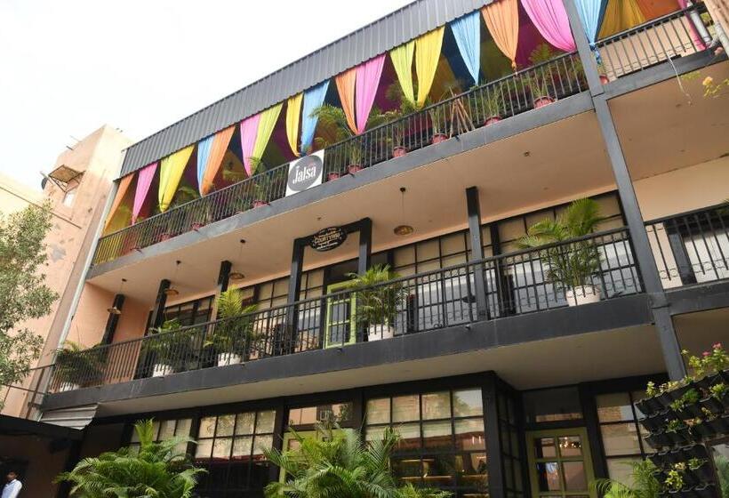 فندق Irish Courtyard Inn