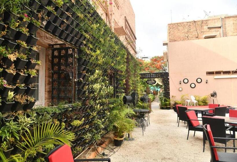 فندق Irish Courtyard Inn