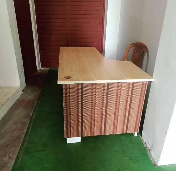 בית מלון כפרי Oyo Sr Family Restaurant &