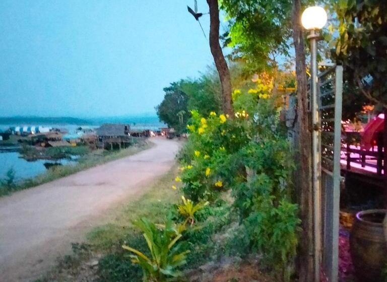 Pensão บ้านสวนริมน้ำวังใหญ่ วังสามหมอ อุดรธานี
