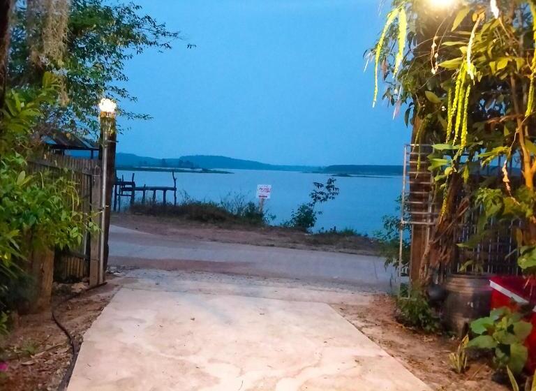 Pensão บ้านสวนริมน้ำวังใหญ่ วังสามหมอ อุดรธานี