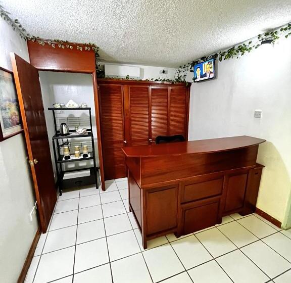 پانسیون E.w.b. Properties