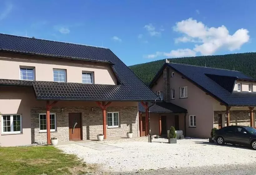 Majatalo Penzion Parma