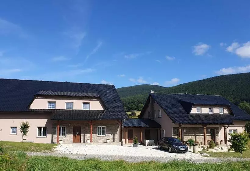 Majatalo Penzion Parma