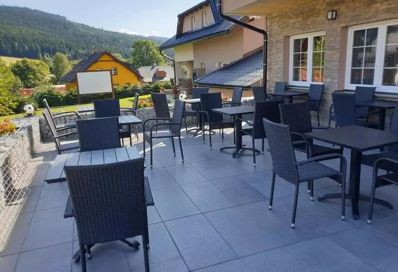 Majatalo Penzion Parma