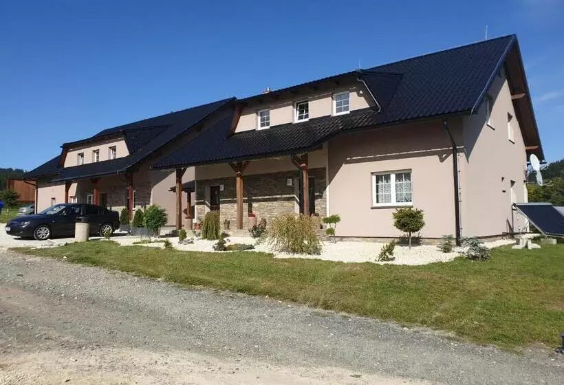 Majatalo Penzion Parma